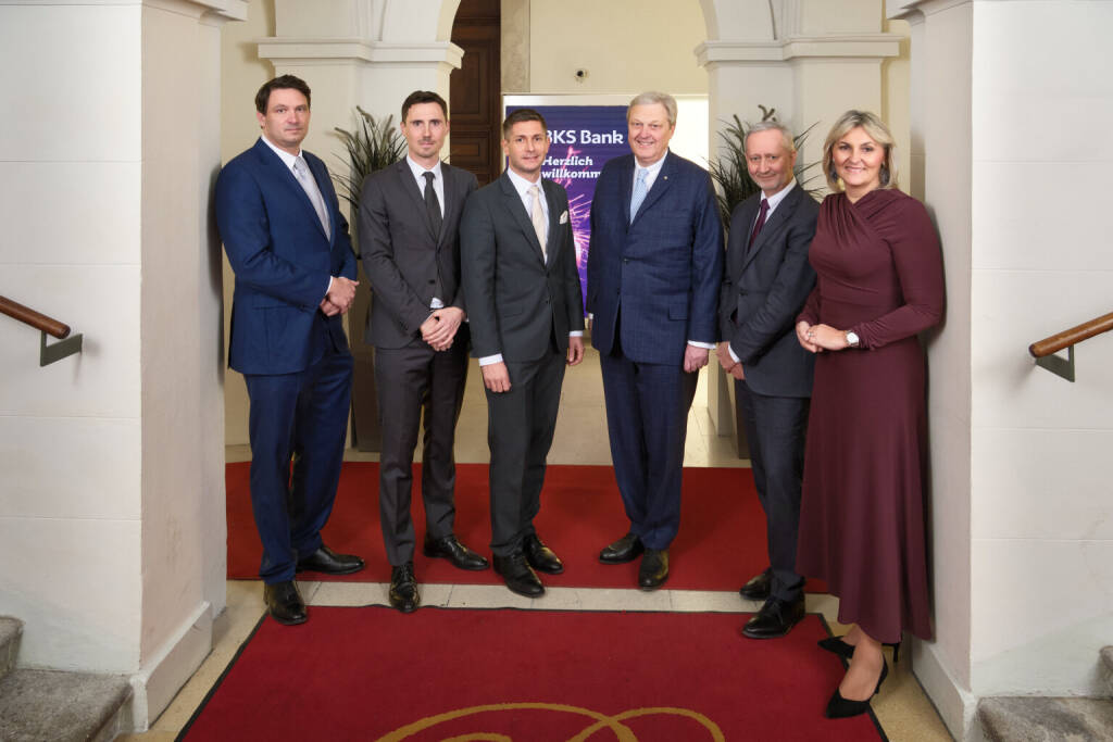 Bildunterschrift: Die BKS Bank lud zum stimmungsvollen Neujahrsempfang. V.l.n.r.: BKS Bank-Vorstandsmitglied Dietmar Böckmann, Vorstandsmitglied Clemens Bousquet, Leiter der BKS Bank Direktion Wien-Niederösterreich-Burgenland Peter Angerer, BKS Bank-Vorstandsvorsitzender Nikolaus Juhász, Leiter der BKS Bank Direktion Wien-Niederösterreich-Burgenland Norbert Arbesleitner und Vorstandsmitglied Renata Maurer Nikolić. @ Florian Albert (14.01.2026) 