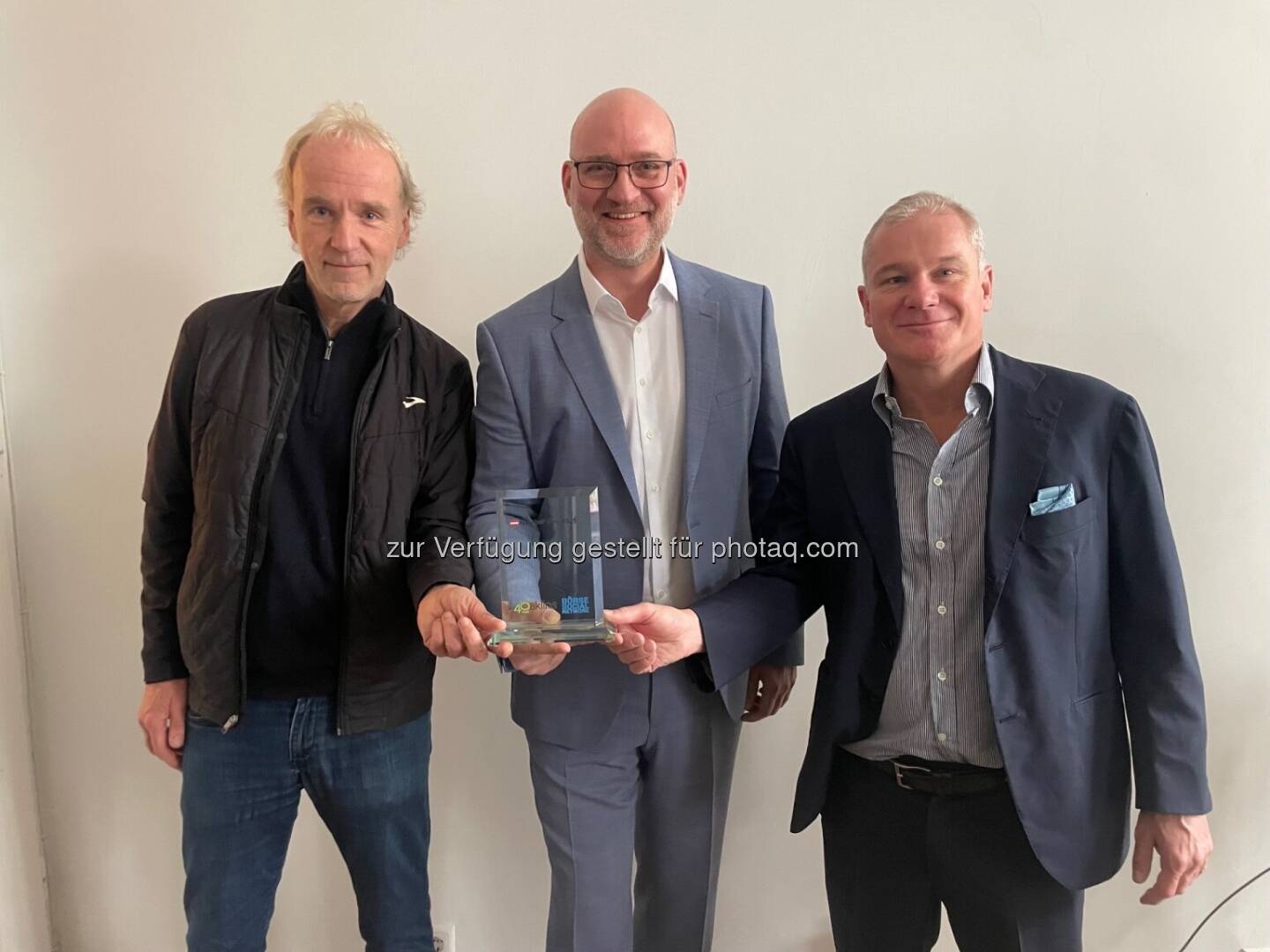 Number One f&uuml;r B&ouml;rseneuling: Reploid: v.li.: Christian Drastil (B&ouml;rse Social), Hans Lang (Reploid), Helmut Anninger (Oaklins)