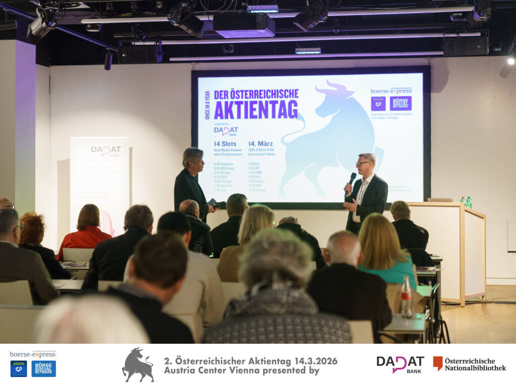 Robert Gillinger (links, Börse Express), Jan Häupler, CFO oekostrom, Bild: Martina Draper für kapitalmarkt-stimme.atBild: Martina Draper für kapitalmarkt-stimme.at  (16.03.2026) 