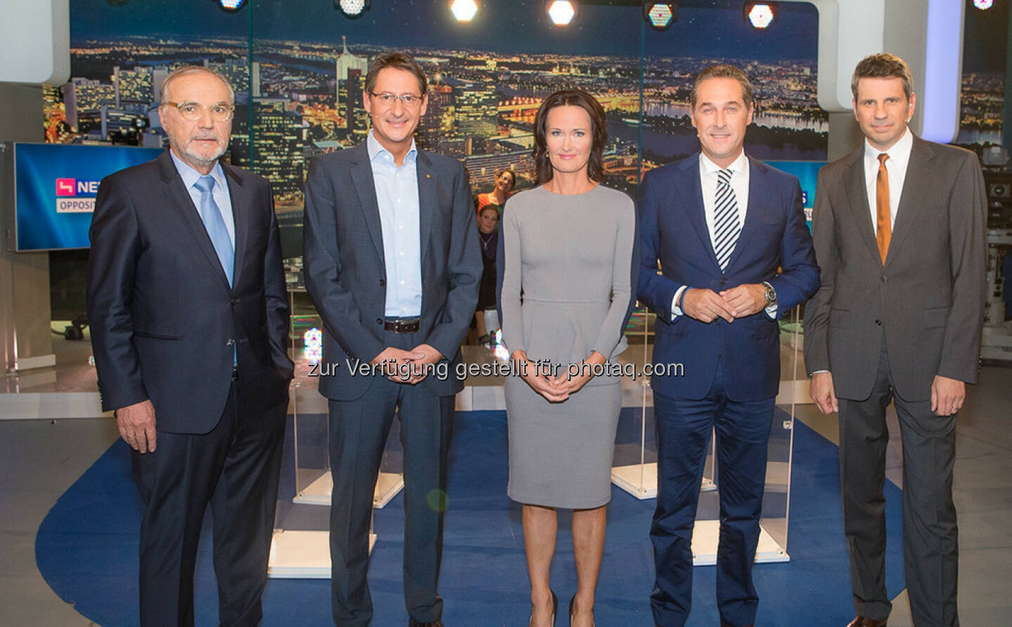 Peter Rabl, Josef Bucher, Eva Glawischnig, Heinz-Christian Strache, Thomas Mohr - Viel Bewegung und spannende Diskussionen bei der PULS 4 News Oppositionsrunde (Foto: Christian Mikes)