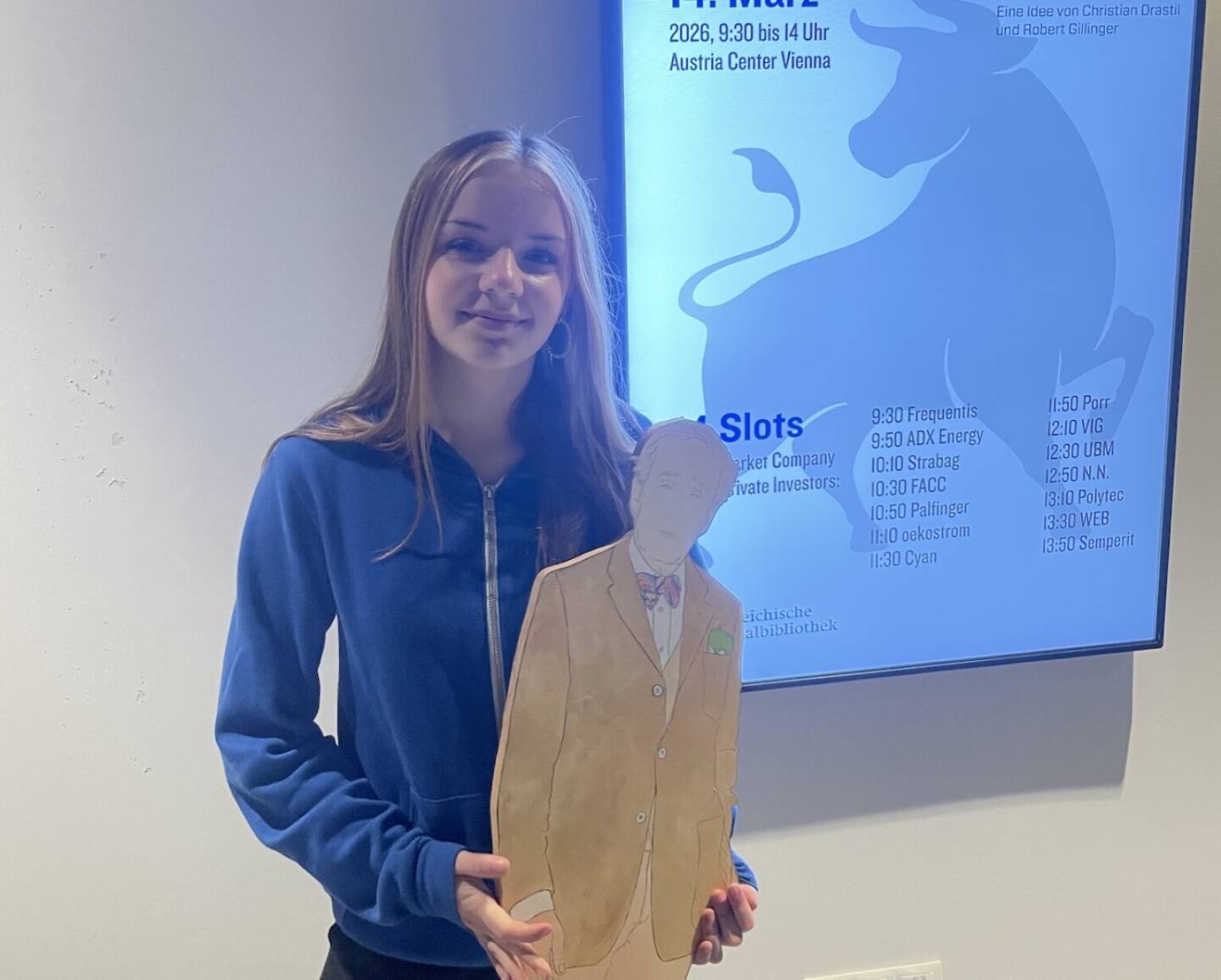 Mavie Petzwinkler zeigt Peter von Tobias Hermeling am &Ouml;sterreichischen Aktientag