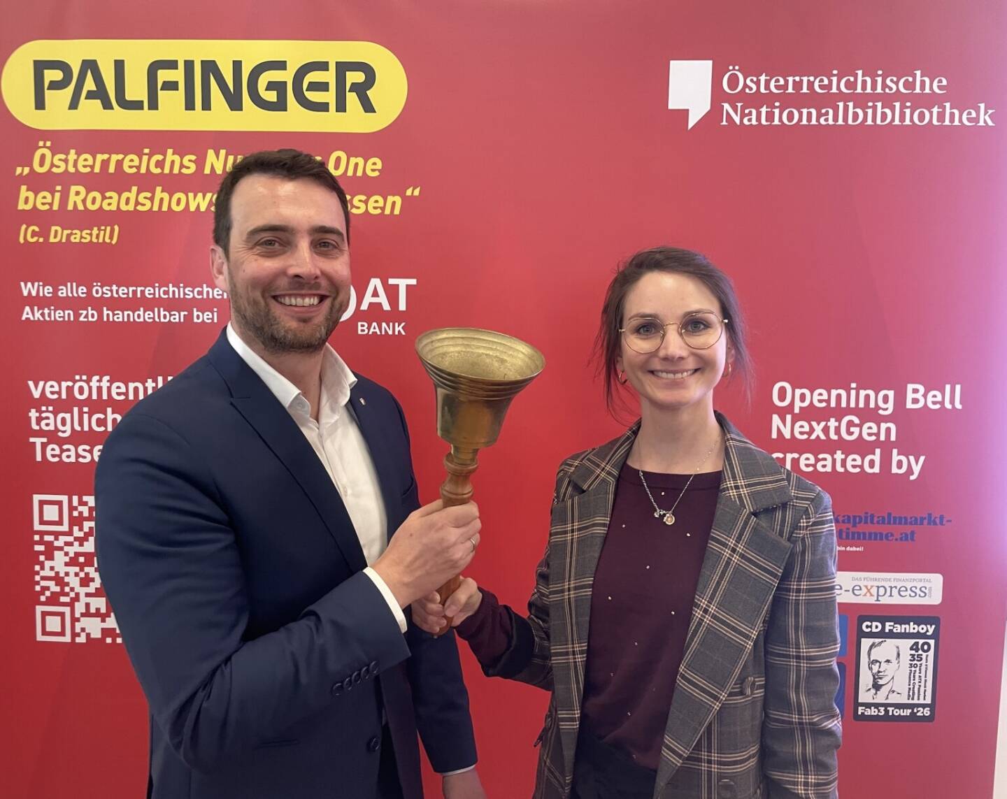 CFO Florian Heindl und die IR-Verantwortliche Tanja Maisenberger l&auml;uten die Opening Bell f&uuml;r Mittwoch. Dank guter Zahlen und guter IR ist die FACC pl&ouml;tzlich zu einem Challenger auf einen ATX-Platz per September geworden