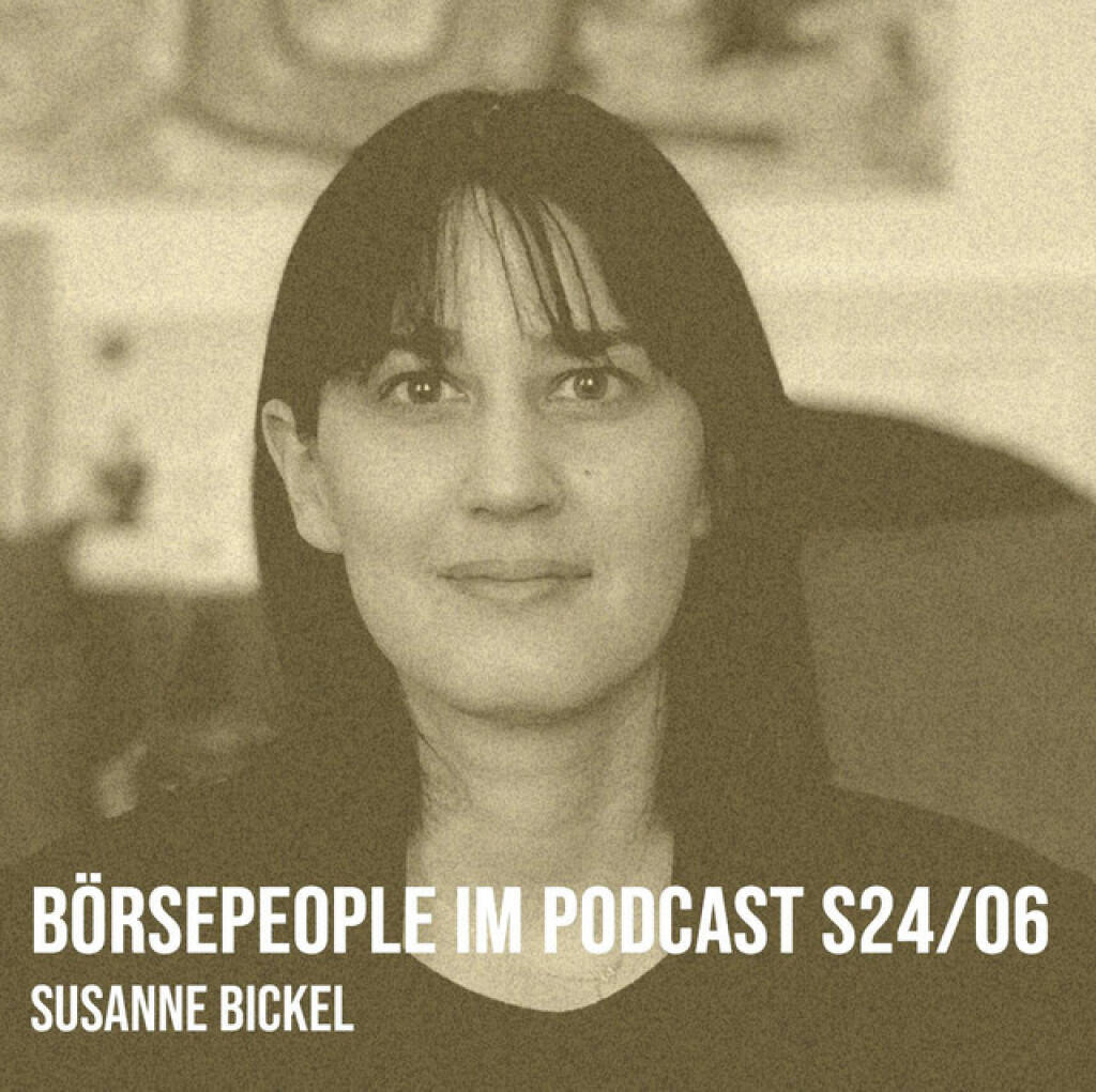 https://open.spotify.com/episode/371Y5olXBRUUl7K23f48xp
Börsepeople im Podcast S24/06: Susanne Bickel - <p> Susanne Bickel ist Finanzjournalistin im Wirtschaftsressort bei Die Presse. Die Vorarlbergerin ist gelernte Bankerin und war bei der Hypo Vorarlberg für einen wichtigen Bereich zuständig, ähnlich wie ich ist sie in den Medienbereich quer-eingestiegen. Wir reden über die VN, das Kuratorium für Journalistenausbildung und natürlich über Die Presse, für die Susanne seit 2022 tätig ist. Und da holen wir weit aus, thematisieren Pressekonferenzen, Podcasts, ATX-Unternehmen, Skin in the Game, die Finanzbildungsinitiative, KI-Aspekte, aufdringliche Geschichtenanbieter und vieles mehr. Und noch zwei Dinge haben wir gemeinsam: Das Interesse an einer möglichst unbiased Finanzbildung und das Interesse am Tennissport, Susanne war Klubkollegin von u.a. Magnus Brunner und Joel Schwärzler. <br>
<br>
<a href=https://www.diepresse.com target=_blank>https://www.diepresse.com</a><br>
Melanie`s Einspieler: Mein:G, Meischlgasse Wien 23 <a href=https://mein-g23.at target=_blank>https://mein-g23.at</a>     <br>
<a href=https://www.strabag-real-estate.com/de-DE/ target=_blank>https://www.strabag-real-estate.com/de-DE/</a><br>
<a href=https://www.mischek.at/de target=_blank>https://www.mischek.at/de</a>  <br>
Kontakt: hallo@strabag-real-estate.com bzw,. Hotline +43 720 710 90 90. <br>
<br>
About: Die Serie Börsepeople des Podcasters Christian Drastil, der im Q4/24 in Frankfurt als Finfluencer & Finanznetworker #1 Austria ausgezeichnet wurde, findet im Rahmen von <a href=http://www.audio-cd.at target=_blank>http://www.audio-cd.at</a> und dem Podcast Audio-CD.at Indie Podcasts statt. Es handelt sich dabei um typische Personality- und Werdegang-Gespräche. Die Season 24 umfasst jahreszahlbezogen unter dem Motto „26 Börsepeople“ 26 Talks. Presenter der Season 25 ist Strabag Real Estate <a href=https://www.strabag-real-estate.com/de-AT/ target=_blank>https://www.strabag-real-estate.com/de-AT/.</a> Welcher der meistgehörte Börsepeople Podcast ist, sieht man unter <a href=http://www.audio-cd.at/people target=_blank>http://www.audio-cd.at/people.</a> Der Zwischenstand des laufenden Rankings ist tagesaktuell um 12 Uhr aktualisiert.<br>
<br>
Bewertungen bei Apple (oder auch Spotify) machen mir Freude: <a href=http://www.audio-cd.at/spotify target=_blank>http://www.audio-cd.at/spotify</a> , <a href=http://www.audio-cd.at/apple target=_blank>http://www.audio-cd.at/apple</a> .<br>
</p> (27.03.2026) 