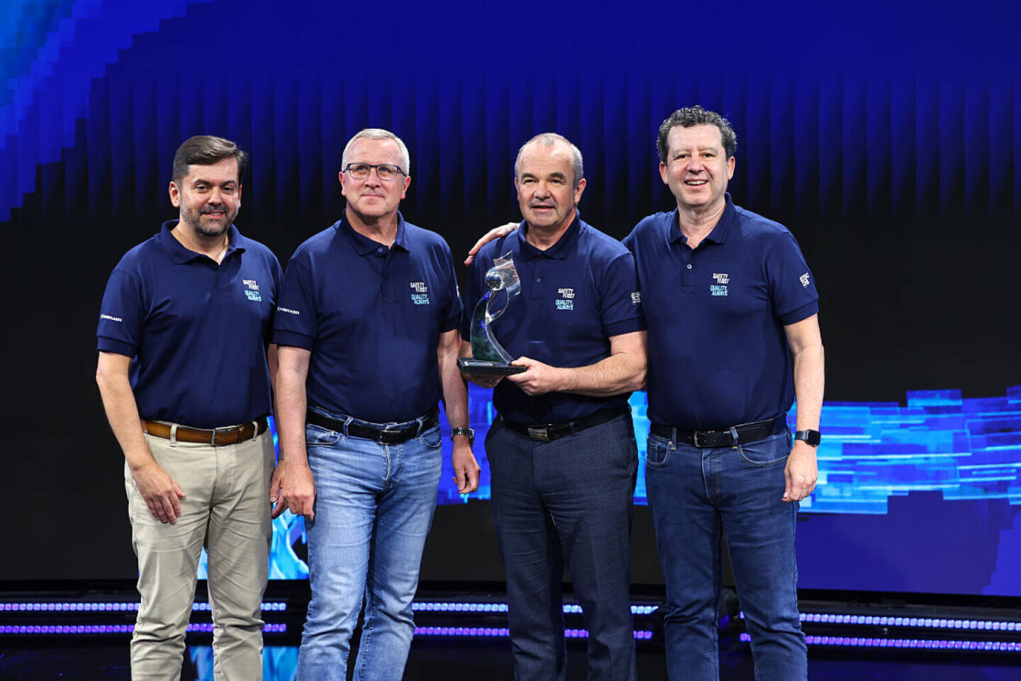 Auszeichnung als Supplier of the Year Award: FACC vertieft Zusammenarbeit mit Embraer
v.l.n.r.: Roberto Chaves, Executive Vice President, Global Procurement & Supply Chain (Embraer) | FACC CEO Robert Machtlinger | Andreas Furthmayr, Executive Vice President Aerostructures (FACC) | Luis Marinho, Executive Vice President Operations (Embraer) &copy; Gerson Akira Fujiki
