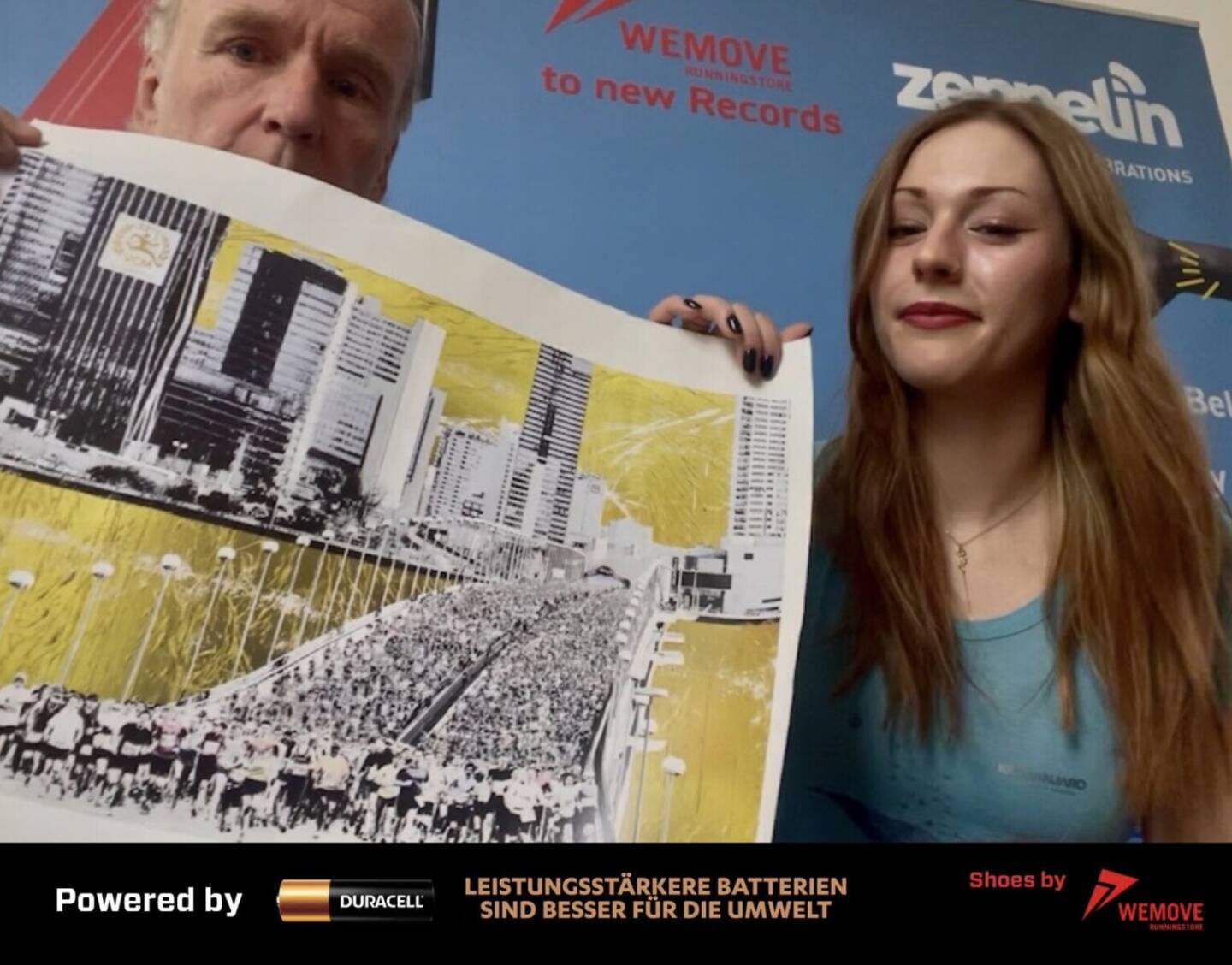 Mit Nina Ritzinger (li. u. am Marathon Poster bin &uuml;brigens ich)