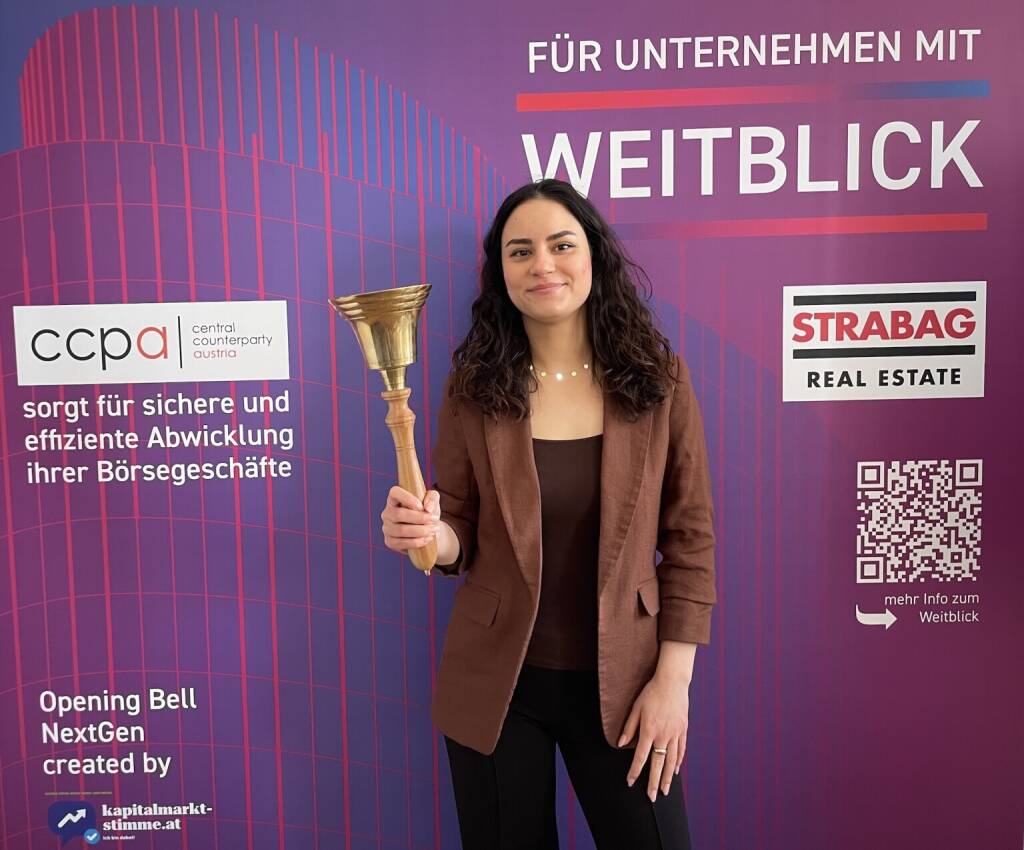 Aleksandra Grabljic läutet die Opening Bell für Mittwoch. Die Mitarbeiterin Listing Services bei der Wiener Börse AG läutet auch für 35 Jahre ATX. Da gibt es jetzt 3 Jubiläumstage. Einer davon ist heute.
 (13.05.2026) 