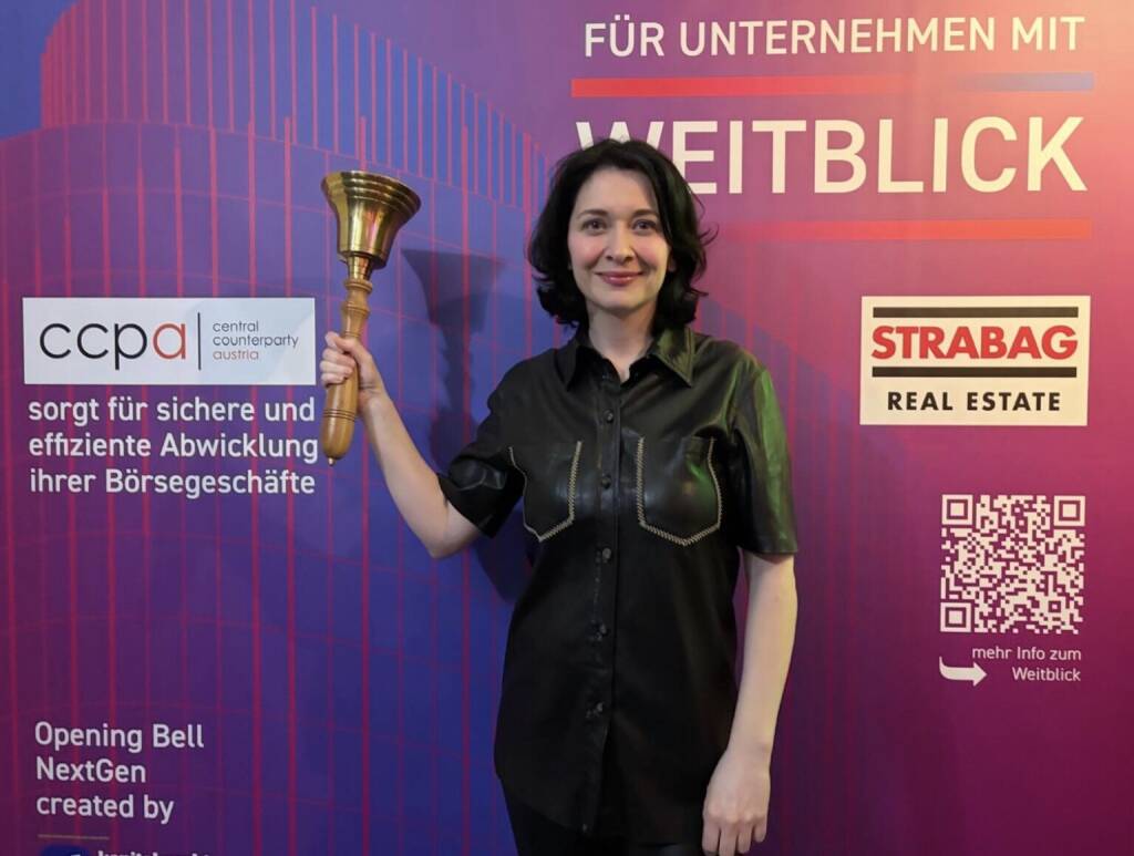 Diana Neumüller-Klein läutet die Opening Bell für Donnerstag. Als langjährige Konzern-Sprecherin (Strabag) und CIRA-Vorständin ist sie natürlich nach wir vor interessiert, wer die begehrten Wiener Börse Preise gewinnt. Heute abend ist es mit der Verleihung soweit ... (21.05.2026) 