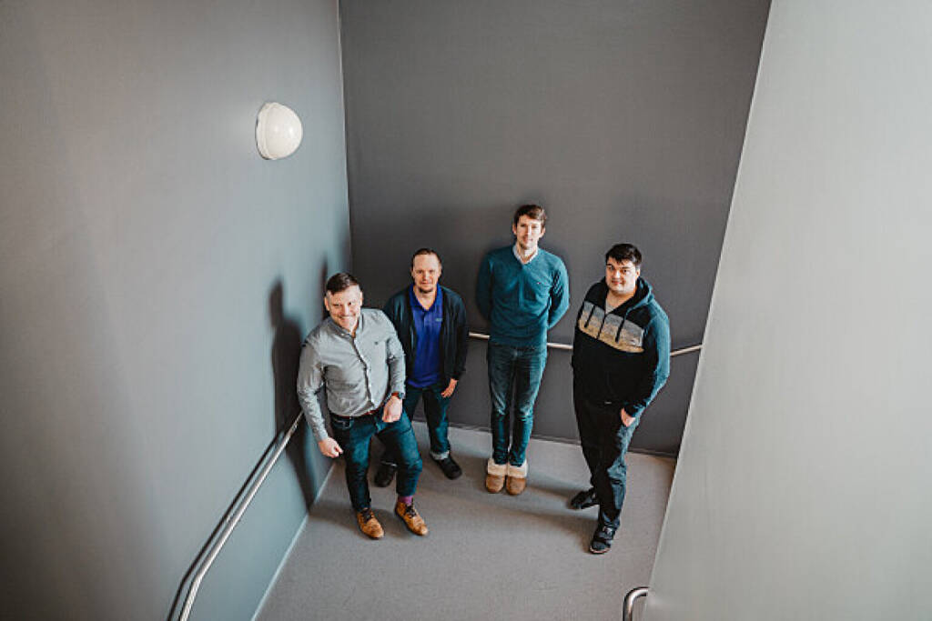 Die B&C-Gruppe engagiert sich als Minderheitsinvestorin an der Series-A-Finanzierungsrunde des Technologieunternehmens Quanscient: im Bild: Das Gründungsteam von Quanscient (v. l. n. r.): Juha Riippi, Valtteri Lahtinen, Alexandre Halbach und Asser Lähdemäki; als fünfter Co-Founder kam 2024 Andrew Tweedie dazu. © Quanscient, &copy; Aussendung (26.05.2026) 