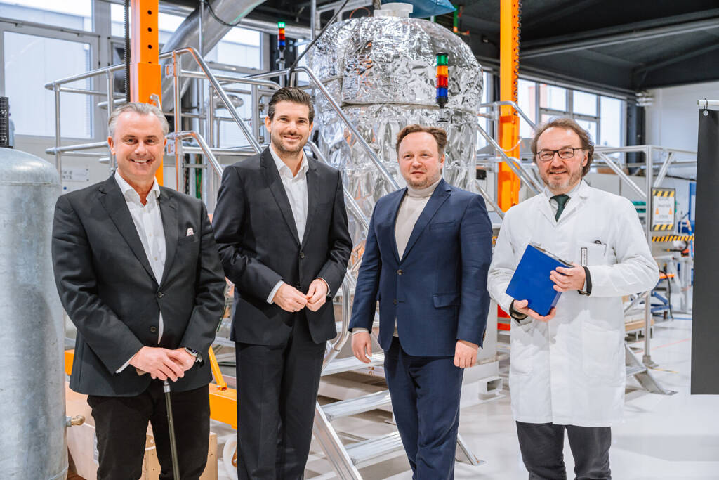Emerald Horizon Management (v.l.n.r) Vice President for Strategic Communications Ing. Norbert Hofer, MBA, Vice President Operations MMag. Philipp Pölzl, CEO Florian Wagner, Vice President R&D DI Dr. Mario J. Müller © Fuchs, &copy; Aussender (01.06.2026) 