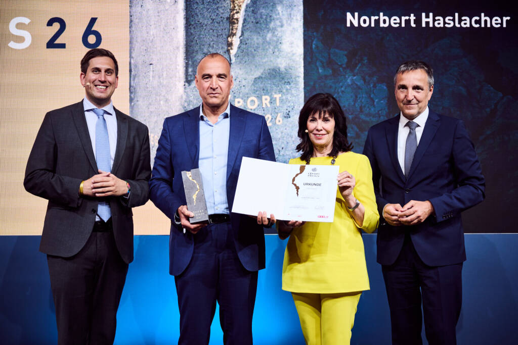 Die Frequentis AG wurde von der Wirtschaftskammer Österreich (WKO) mit dem Sonderpreis Global Player Award ausgezeichnet. Die Verleihung erfolgte am 28. Mai 2026 im Rahmen der Exporters' Night durch WKO-Präsidentin Martha Schultz. Bild: Alexander Pröll (Staatssekretär für Digitalisierung, Verfassung, öffentlichen Dienst, Koordinierung und Kampf gegen Antisemitismus), Norbert Haslacher (CEO Frequentis), Martha Schulz (Präsidentin Wirtschaftskammer Österreich), Michael Otter (Leiter Außenwirtschaft Austria)Copyright: WKÖ/Marek Knopp, &copy; Aussendung (02.06.2026) 