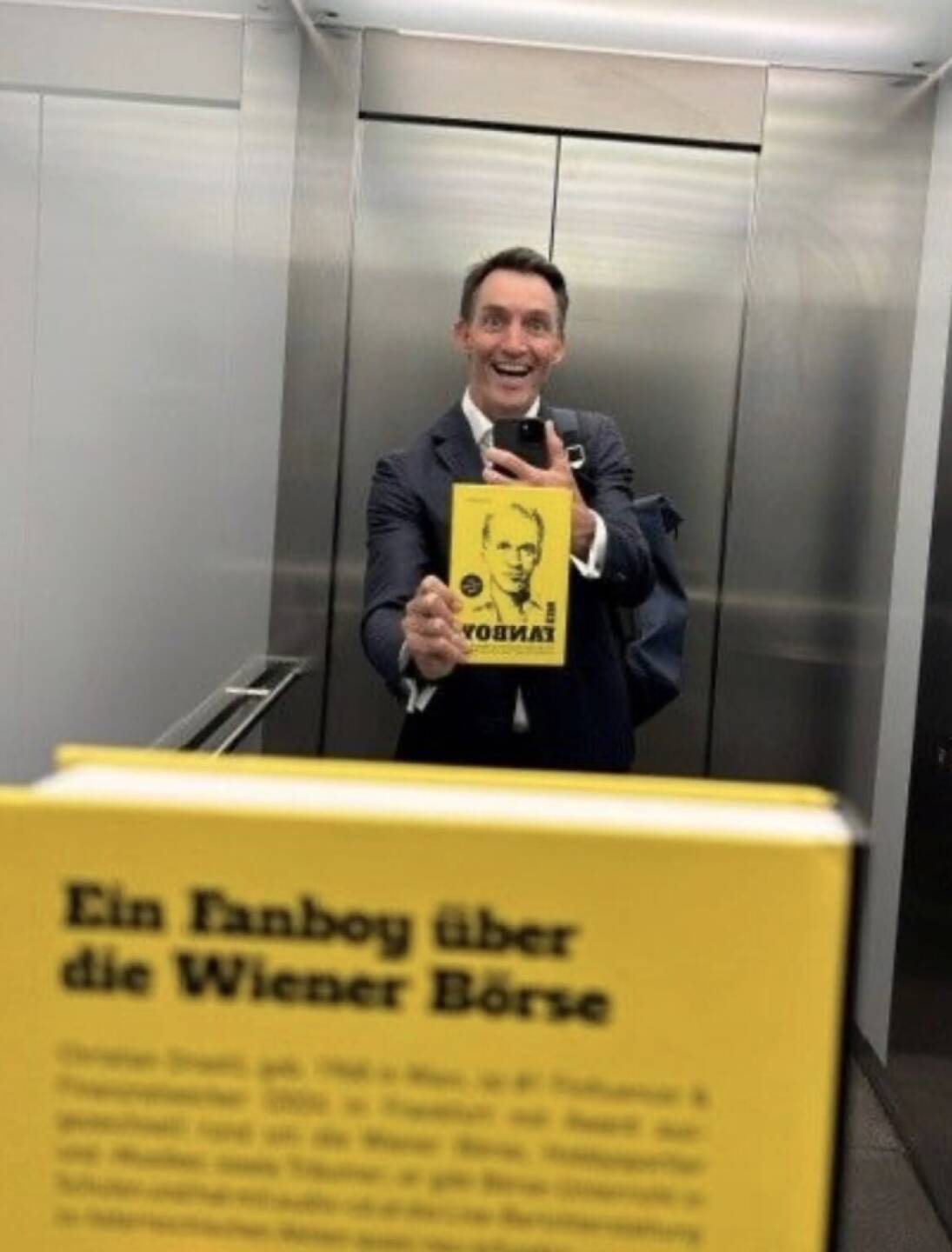 Thomas Bobek mit dem Fanboy-Buch