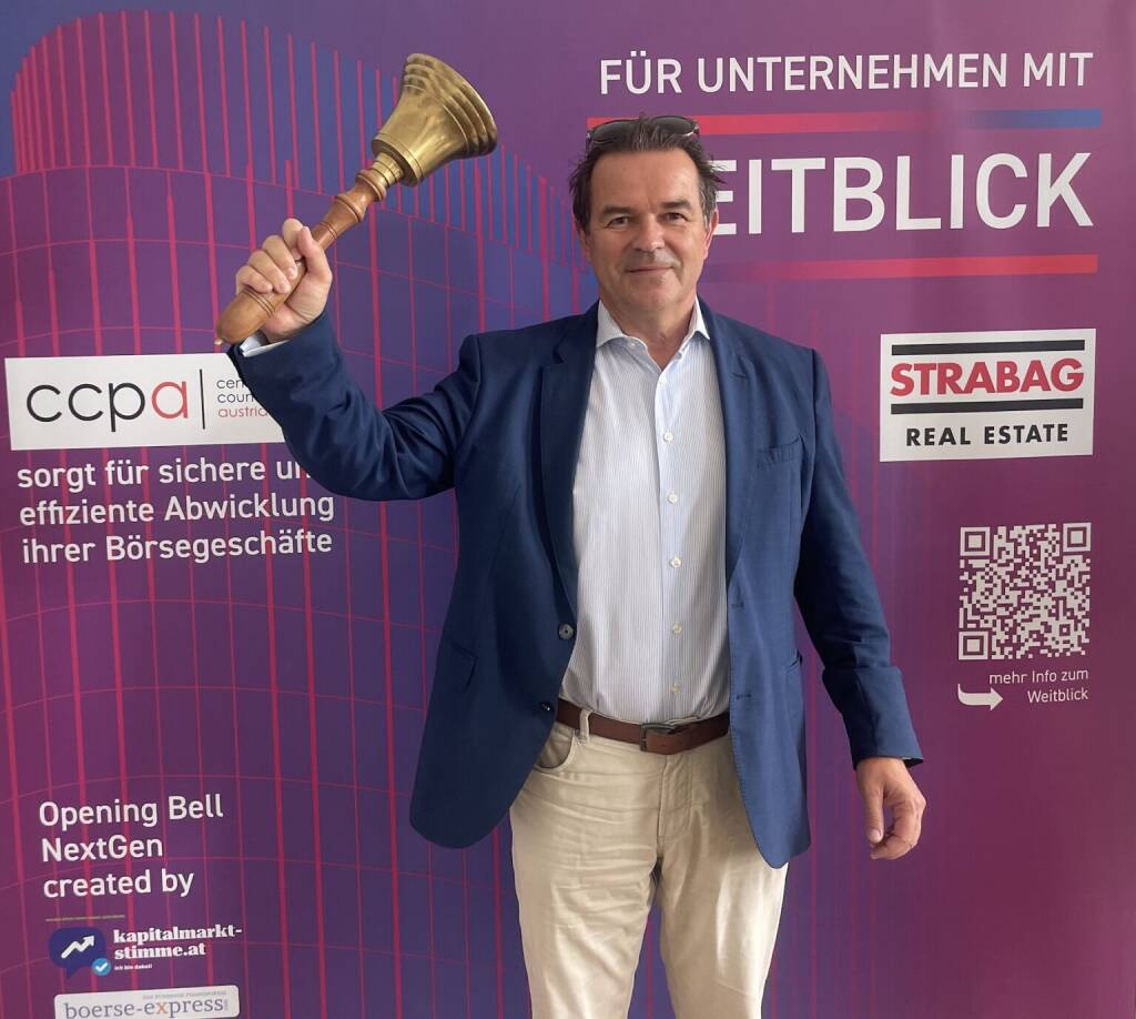 Gernot Heitzinger läutet die Opening Bell für Donnerstag. Der langjährige Manager von Aktienfonds freut sich über die aktuellen Rekordniveaus an der Wiener Börse (18.06.2026) 