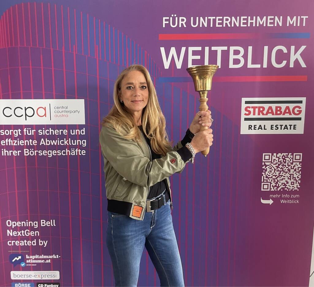 Elke Müller läutet die Opening Bell für Mittwoch. Die langjährige Betreuerin des Zertifikate Forum Austria gratuliert ebenfalls zum 20jährigen Jubiläum  (24.06.2026) 