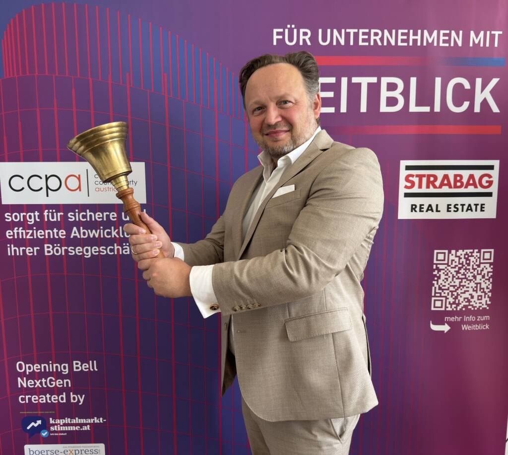 Florian Wagner läutet die Opening Bell für Freitag. Seine Emerald Horizon debütierte heute an der Wiener Börse mit einem feinen Vormittagsplus, vom Referenzpreis 760 Euro kletterte das SMRX Papier auf 980 Euro (26.06.2026) 