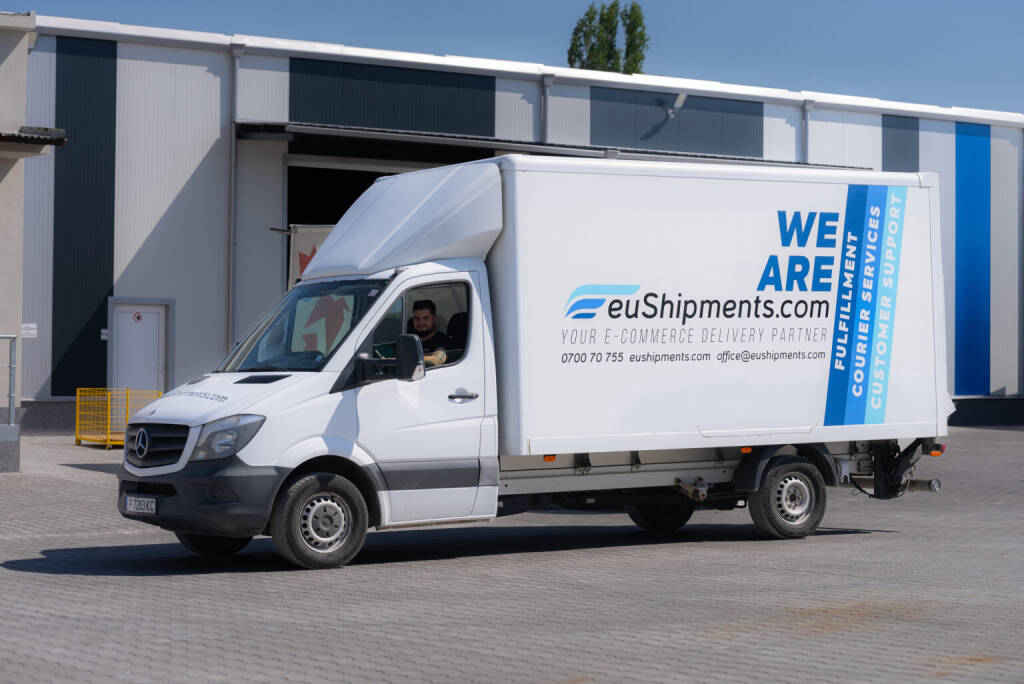 Ein Transporter im euShipments.com-Design. Foto: euShipments, &copy; Aussender (30.06.2026) 