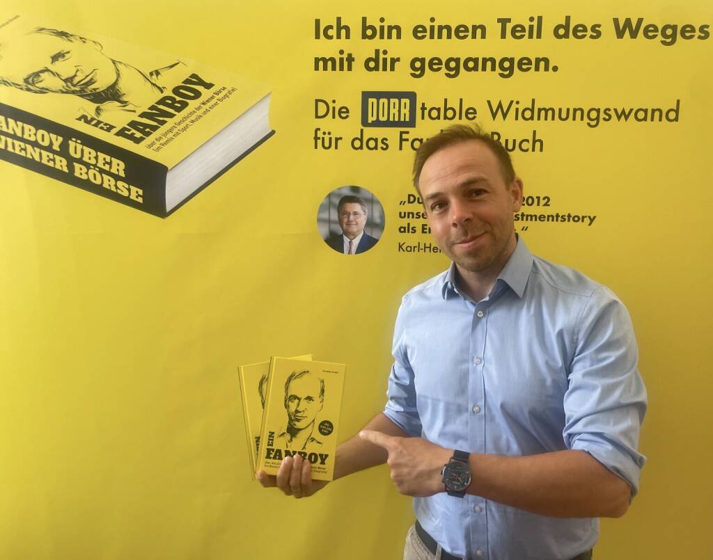 Paul Trummer mit dem Fanboy-Buch (30.06.2026) 