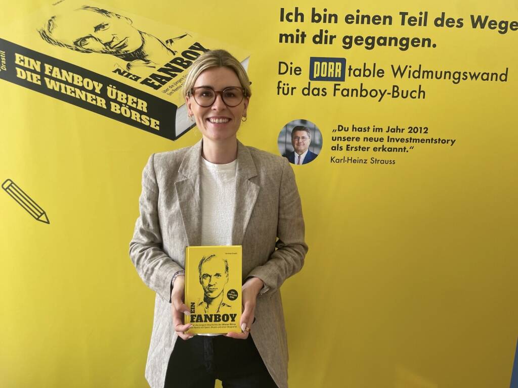 Eva Landrichtinger mit dem Fanboy-Buch (01.07.2026) 