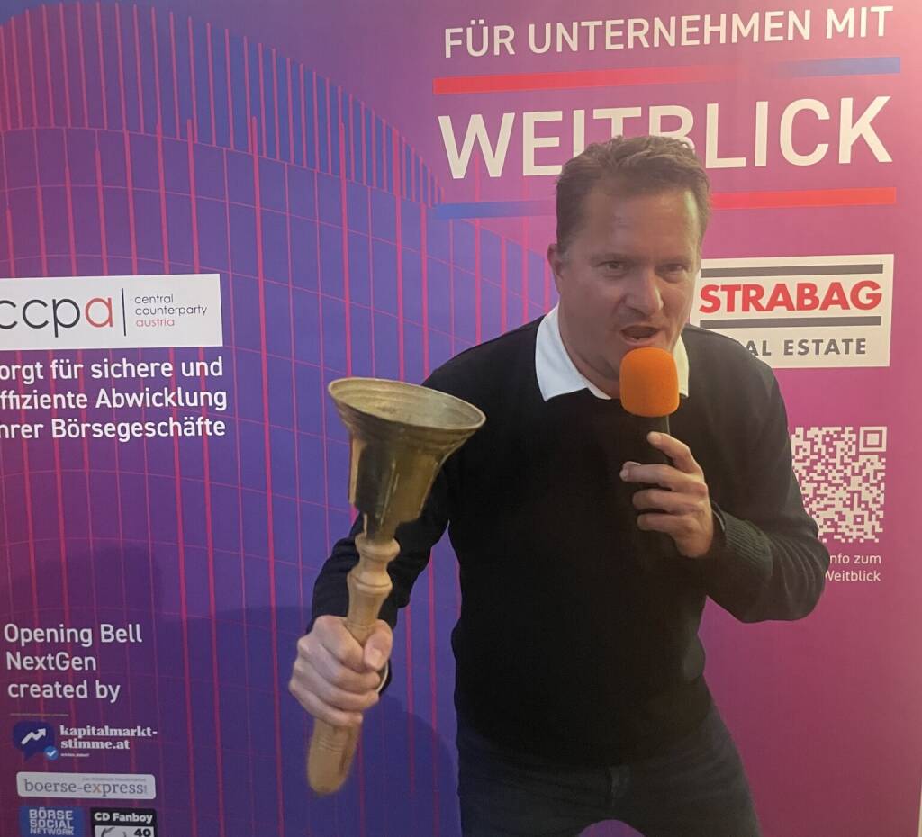 Thomas Rybnicek läutet die Opening Bell für Montag. Mit pressrelations Österreich ist er crossmedialer Medienbeobachter, mit Mikrofon der Karaoke-DJ und -Artist für die Singalong-Community
 (06.07.2026) 