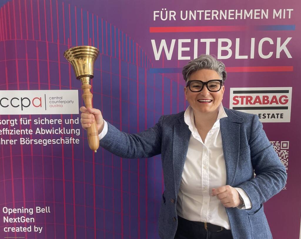 Manuela Wenger läutet die Opening Bell für Dienstag. Die Oberösterreicherin, die beruflich als Wertschätzerin auftritt, schätzt auch die starke Performance oberösterreichischer Unternehmen an der Wiener Börse wert (07.07.2026) 