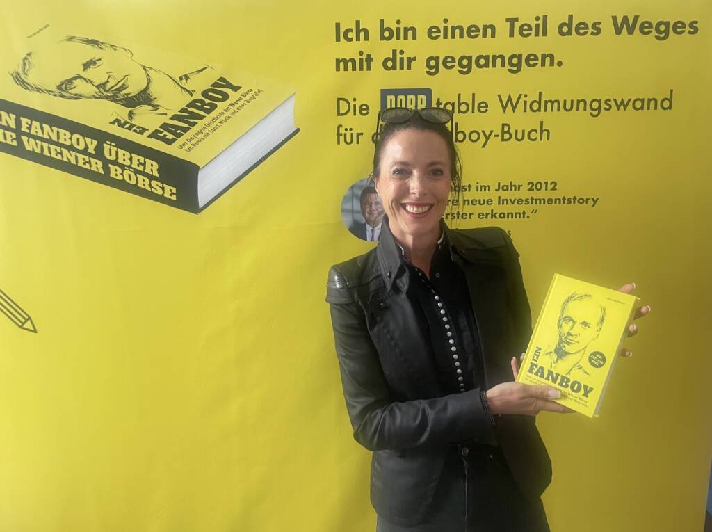 Andrea Maier mit dem Fanboy-Buch (07.07.2026) 
