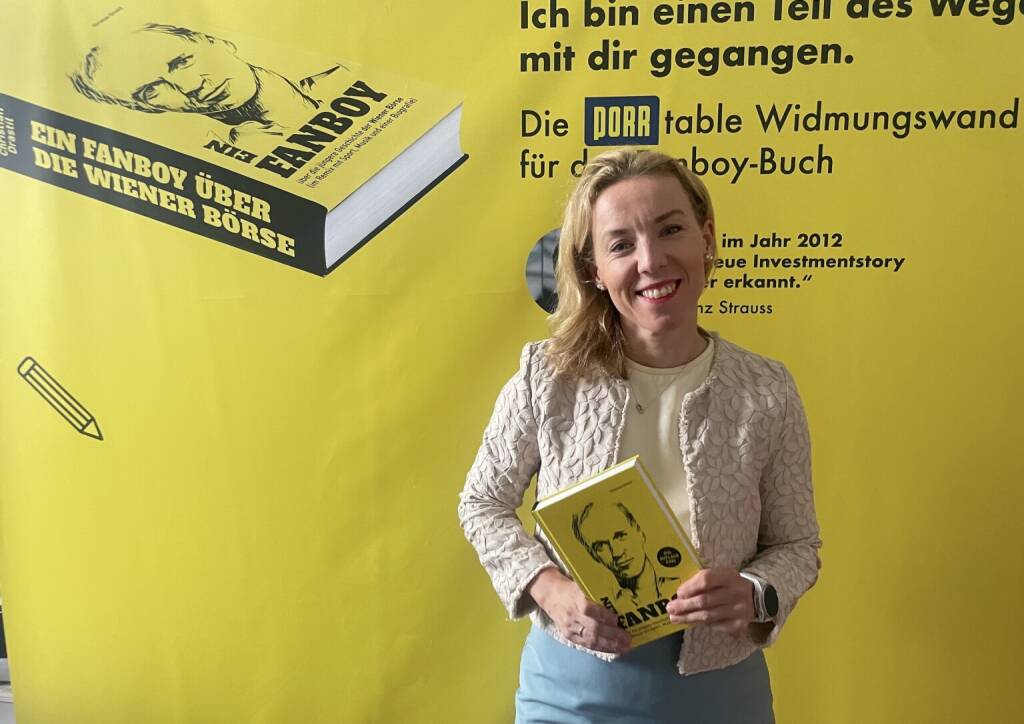 Susanne Aglas-Reindl mit dem Fanboy-Buch (08.07.2026) 