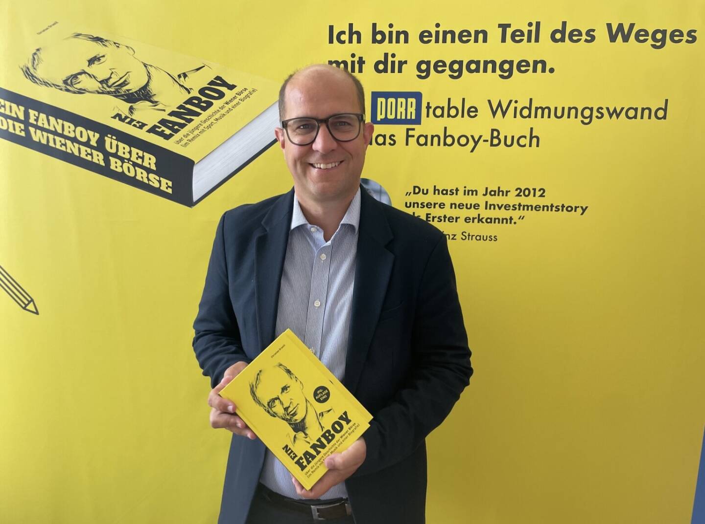 Peter Schiefer mit dem Fanboy-Buch
