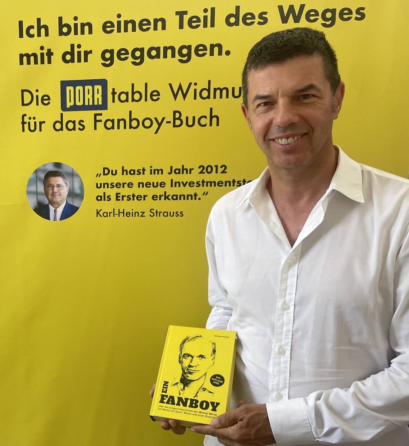 Rudi Zipfelmayer mit dem Fanboy-Buch
