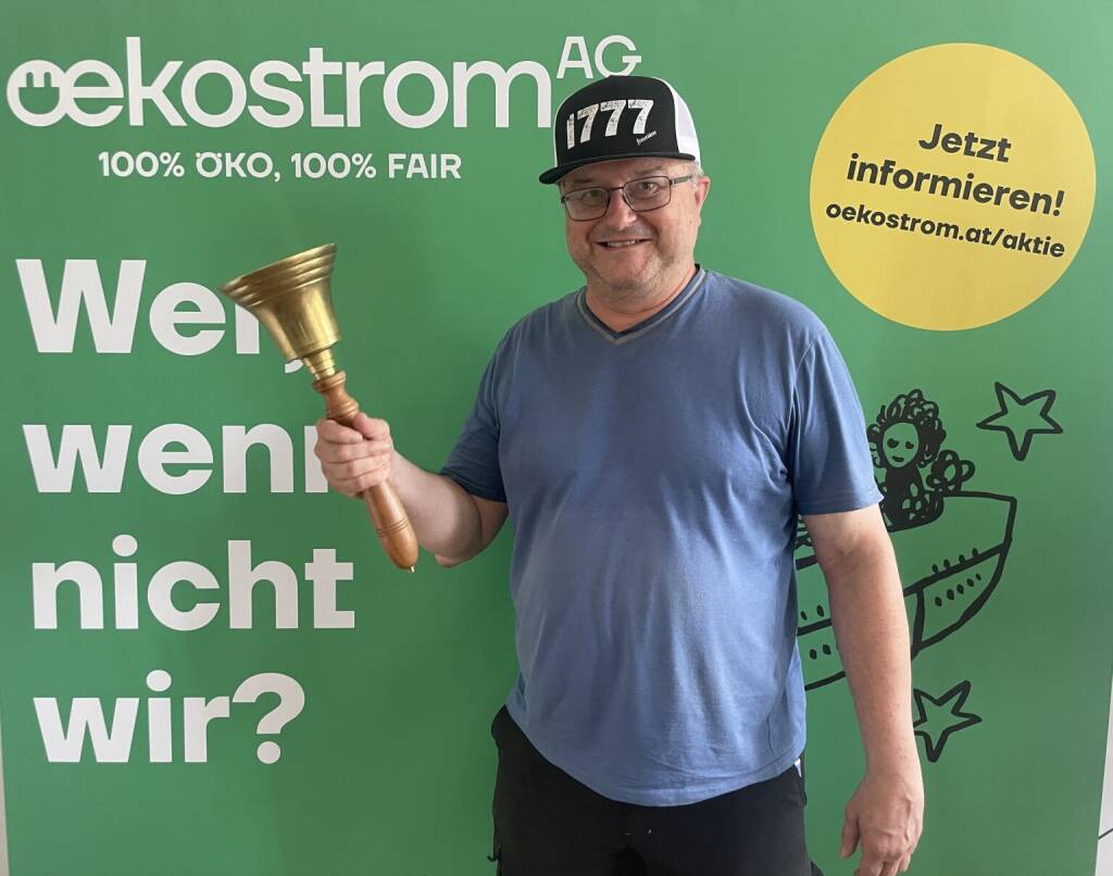 Roman Rafeiner läutet die Opening Bell für Montag. Der Banker, Sportfan und langjährige Wegbegleiter freut sich über die schöne Outperformance des Österreichischen Aktienmarkts (20.07.2026) 