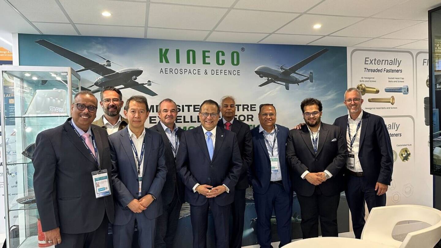 FACC baut Composite-Fertigung in Indien gemeinsam mit Partner Kineco Aerospace weiter aus
v.l.n.r.: Sudhi Ranjan Mukherjee (COO, Kineco), Mario Haider (Director Procurement, FACC), Tongyu Xu (CSO, FACC), Andreas Furthmayr (EVP Aerostructures, FACC), Sekhar Sardessai (CMD Kineco), Vivek Srivastava (Group CEO Kineco), Avanish Dwivedi (Kineco), Ved Sardessai (Kineco), Thomas Kraus (EVP Procurement FACC) &copy; FACC / Kineco