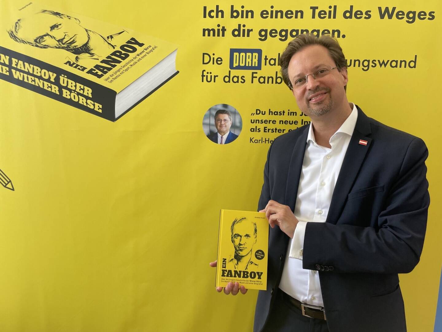 Christian Schreckeis mit dem Fanboy-Buch