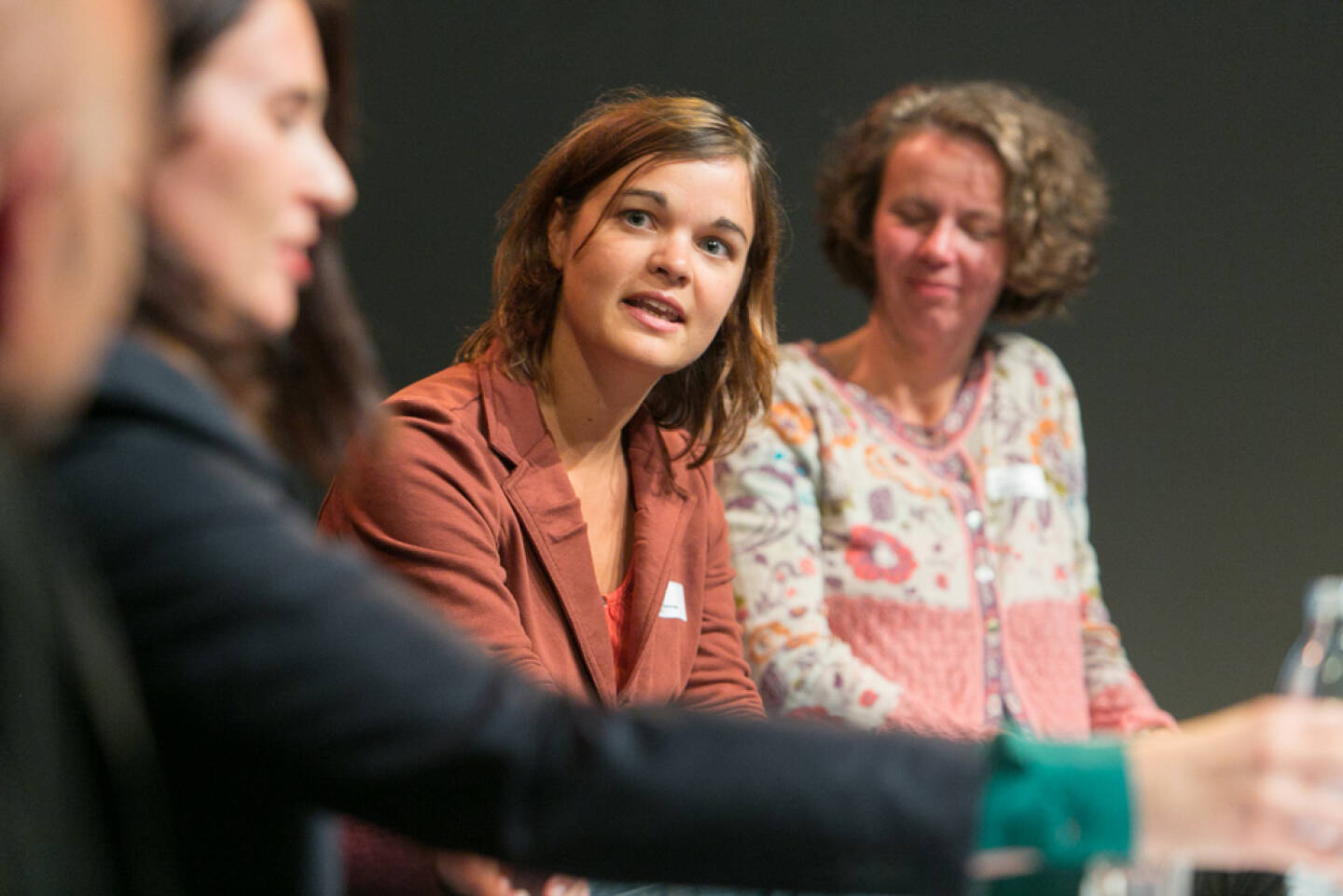 Ursula Pritz (Leiterin gugler* brand), Bettina Steinbrugger (Projektleiterin der Arbeitsgruppe NH-Berichte von respACT), Monika Piber-Maslo (CSR Leiterin Austria Glas Recycling)