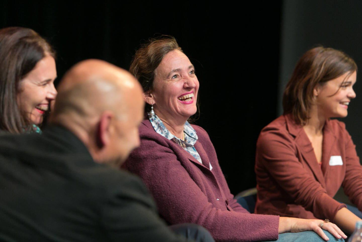 Reinhard Herok (gugler), Ursula Pritz (Leiterin gugler* brand), Christine Jasch (Jury Vorsitzende des ASRA), Bettina Steinbrugger (Projektleiterin der Arbeitsgruppe NH-Berichte von respACT)